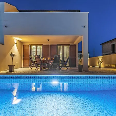Holiday home Modern With Swimming Pool And Wellness