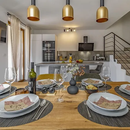 Modern With Swimming Pool And Wellness Vodnjan