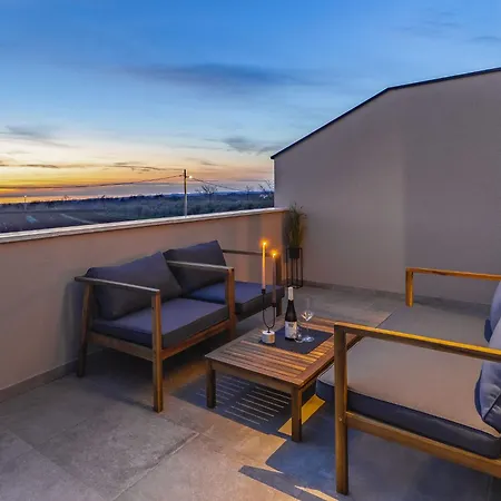 Modern With Swimming Pool And Wellness Holiday home *