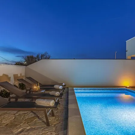 Modern With Swimming Pool And Wellness Holiday home Vodnjan