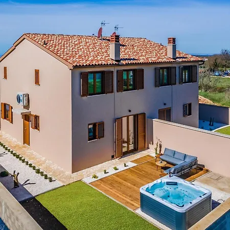 Modern With Swimming Pool And Wellness *