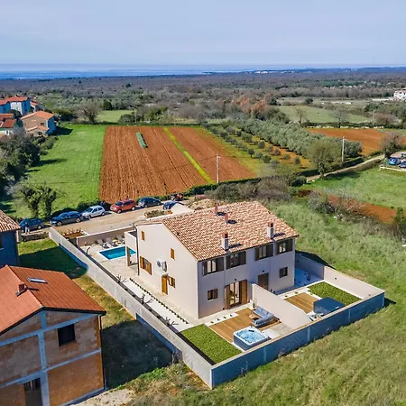Holiday home Modern With Swimming Pool And Wellness *